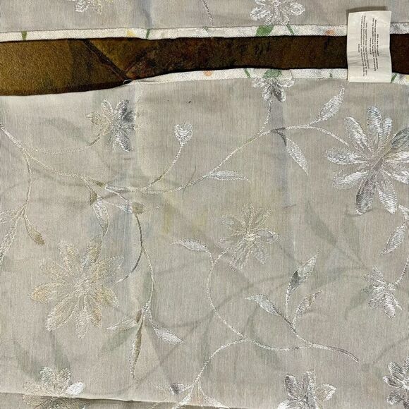 Blooms & Blooms Floral Cloth Napkins Set of 3 - Picture 5 of 14